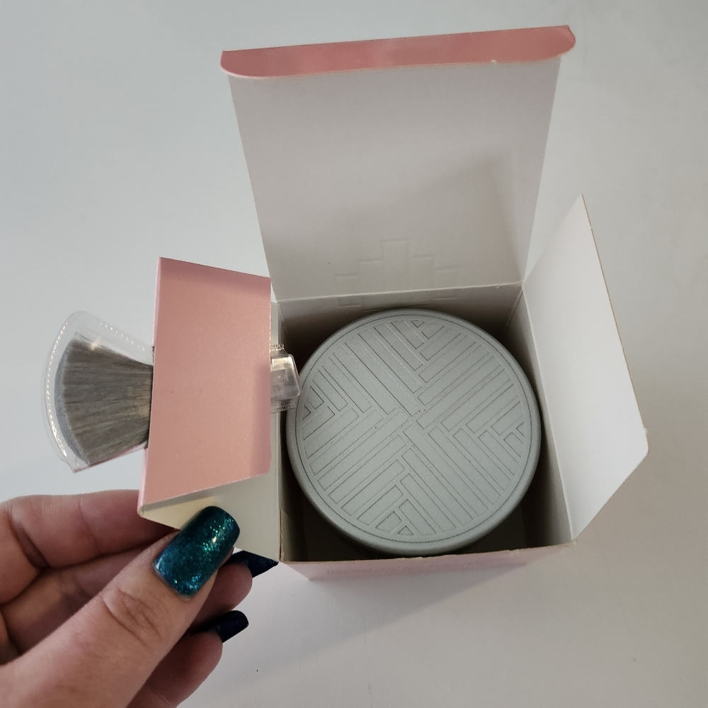 Charles of the Ritz Setting Powder - Picture 3 of 5